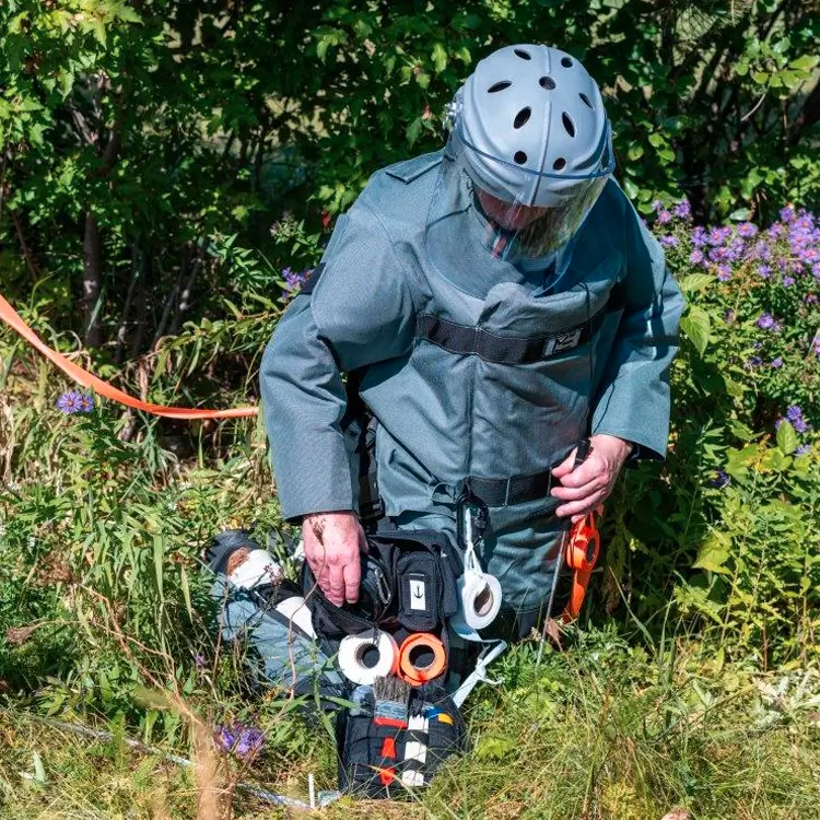 Individual Demining Kit